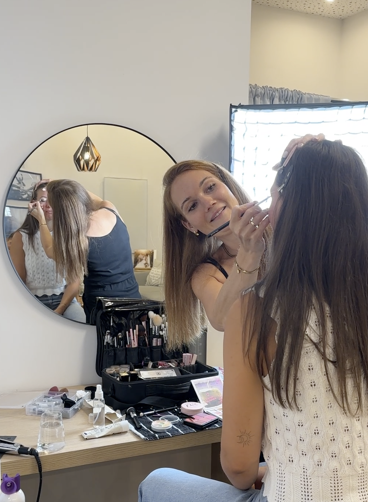 Make-up Artist Tamara Kukulski beim Boudoir-Styling